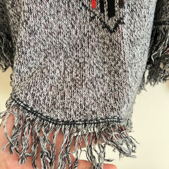 Mossimo Supply Womens‎ Sweater L/XL Gray Poncho Cape Batwing Knit Tribal Fringe - Picture 10 of 17